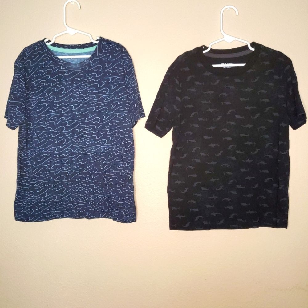 Old Navy Boys Blue Waves Black & Gray Shark Short Sleeve T-shirts Size Medium 8
